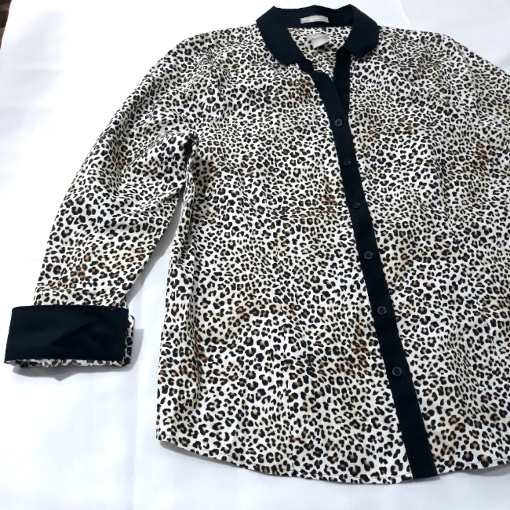 Chico's 100% Cotton Leopard Print Button-Up Shirt With Sleeves Size 2 (Large) - Picture 2 of 13